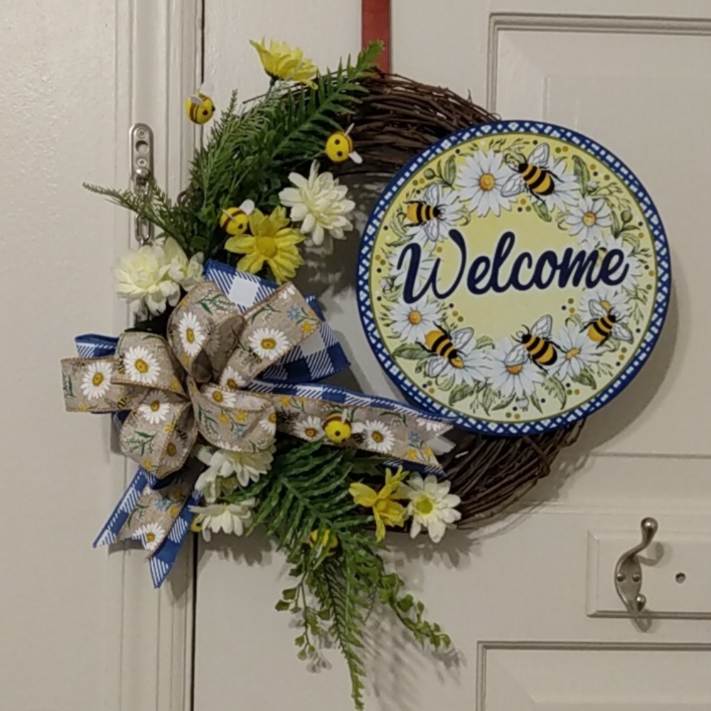 Bee Welcome Wreath